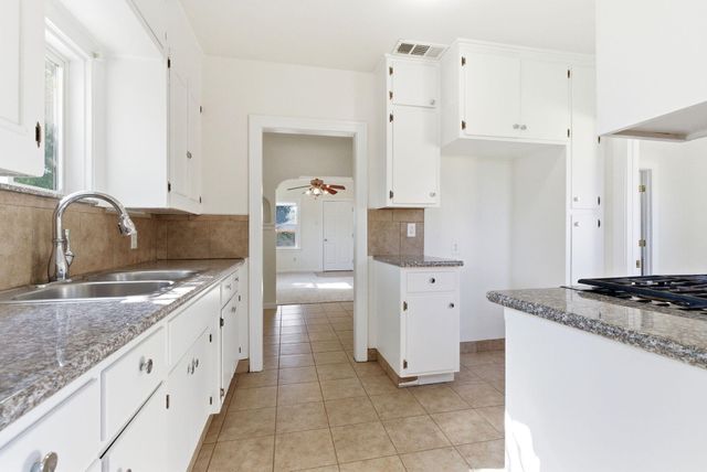 1416 S Court St Street, Visalia, CA 93277