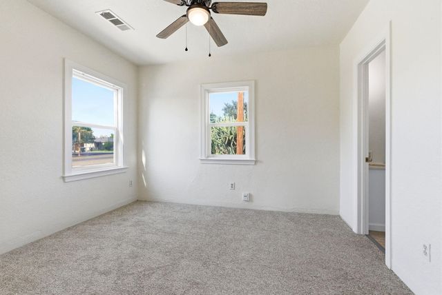 1416 S Court St Street, Visalia, CA 93277