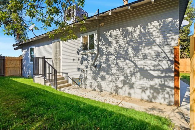 1416 S Court St Street, Visalia, CA 93277