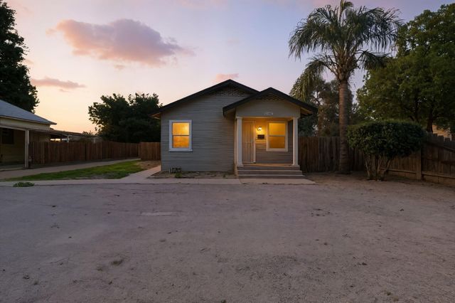 1416 S Court St Street, Visalia, CA 93277