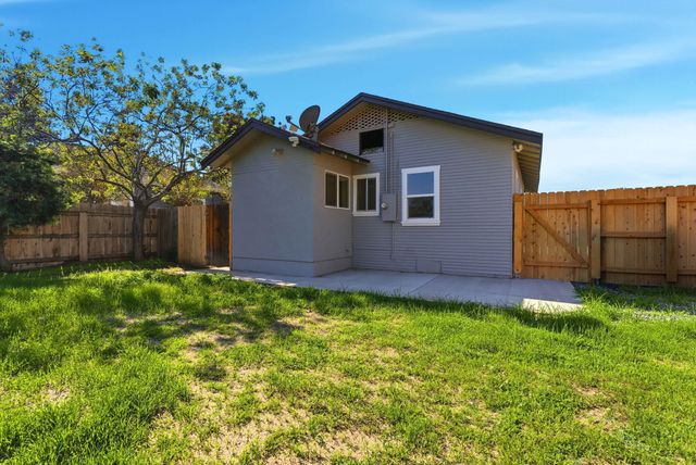 1416 S Court St Street, Visalia, CA 93277