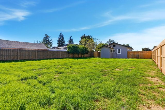 1416 S Court St Street, Visalia, CA 93277