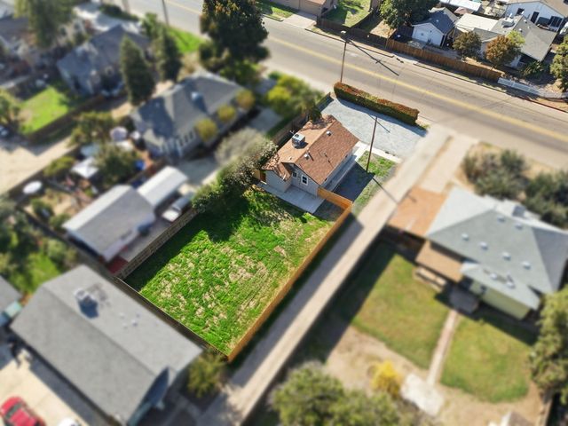 1416 S Court St Street, Visalia, CA 93277