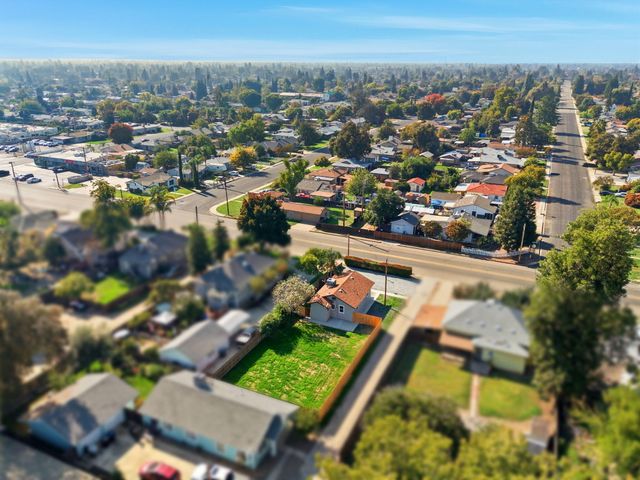 1416 S Court St Street, Visalia, CA 93277