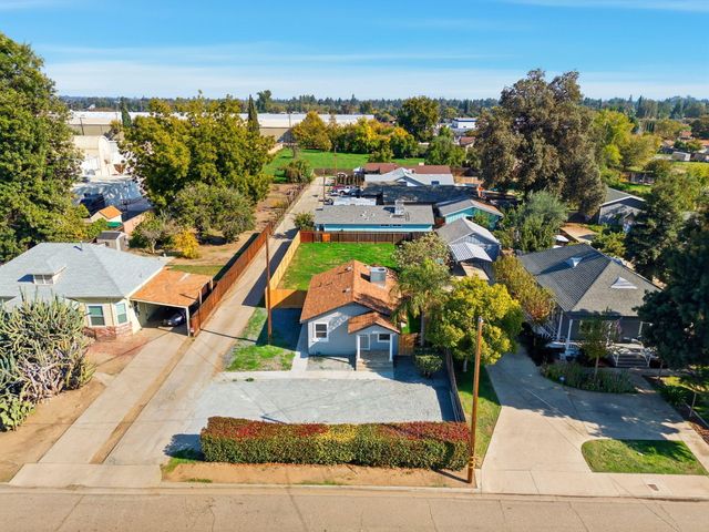 1416 S Court St Street, Visalia, CA 93277