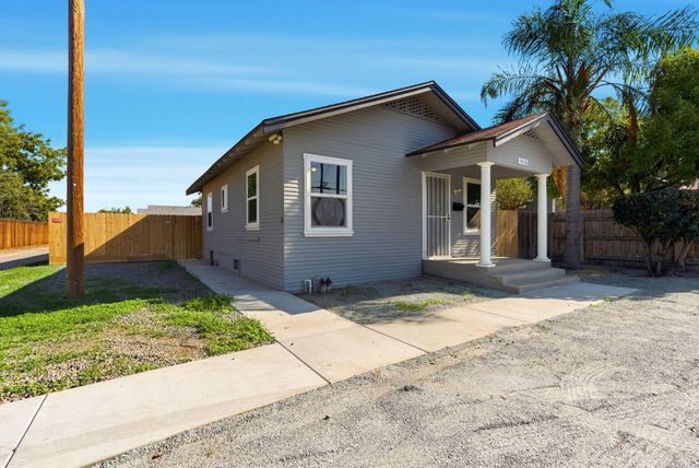 1416 S Court St Street, Visalia, CA 93277