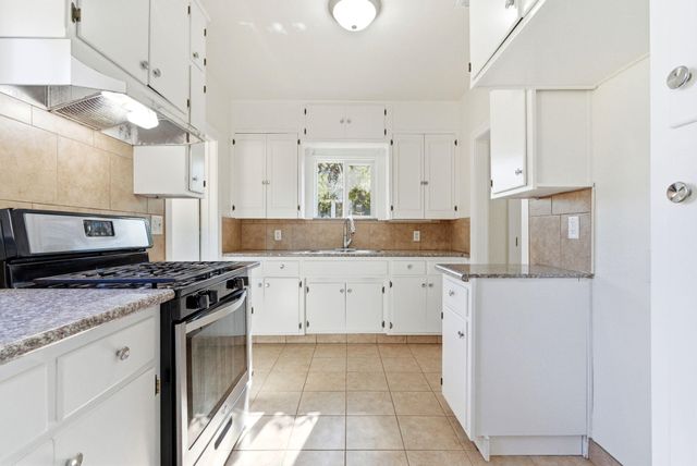 1416 S Court St Street, Visalia, CA 93277