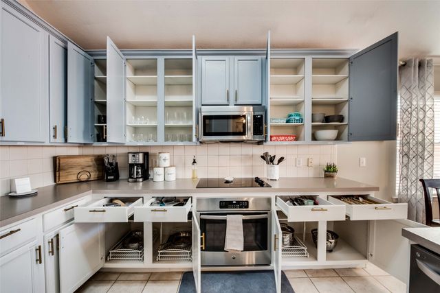 2732 Excalibur Drive, Grand Prairie, TX 75052