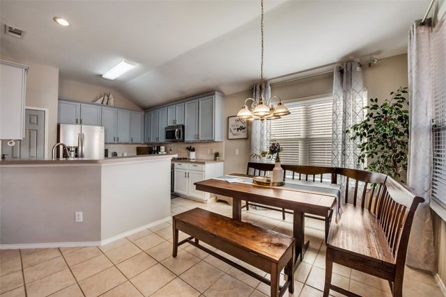 2732 Excalibur Drive, Grand Prairie, TX 75052