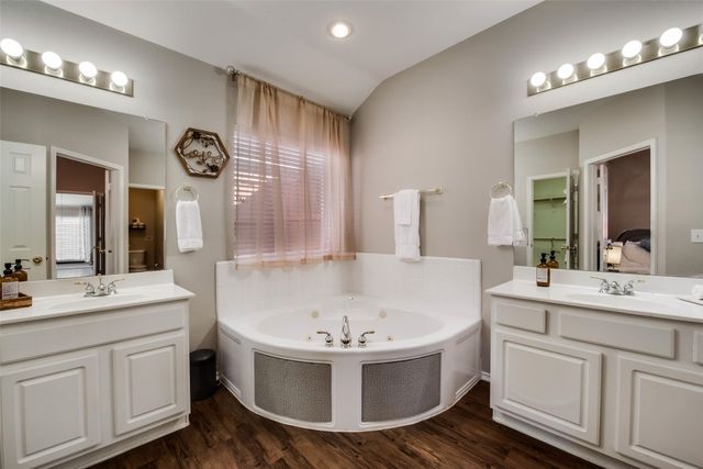 2732 Excalibur Drive, Grand Prairie, TX 75052