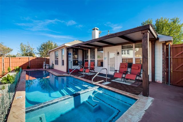 2732 Excalibur Drive, Grand Prairie, TX 75052