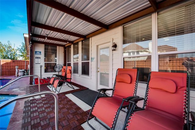 2732 Excalibur Drive, Grand Prairie, TX 75052