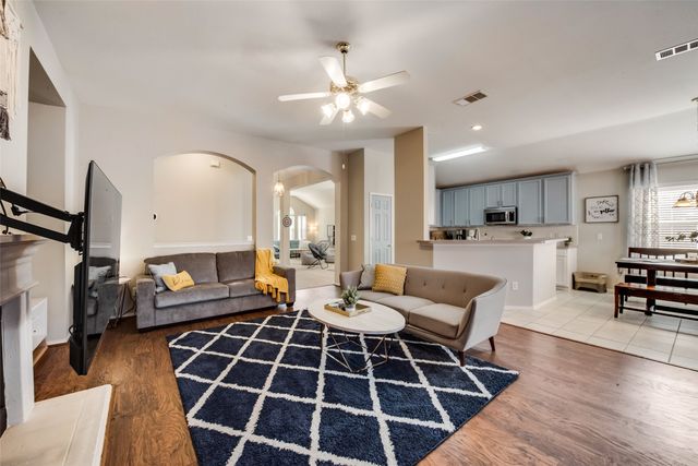 2732 Excalibur Drive, Grand Prairie, TX 75052