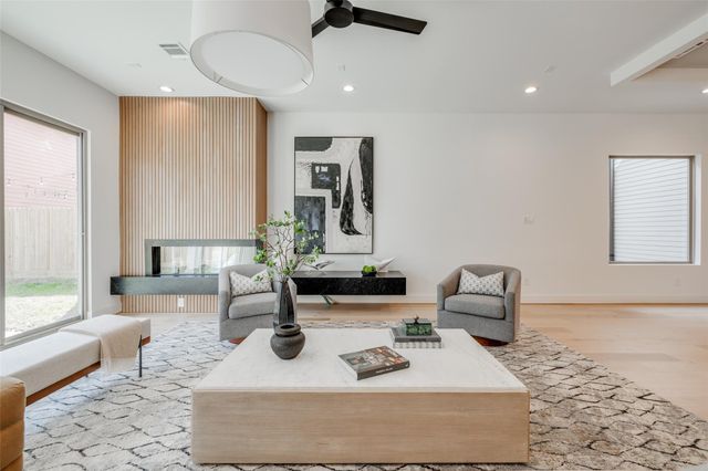 920 E 25th Street, Houston, TX 77009