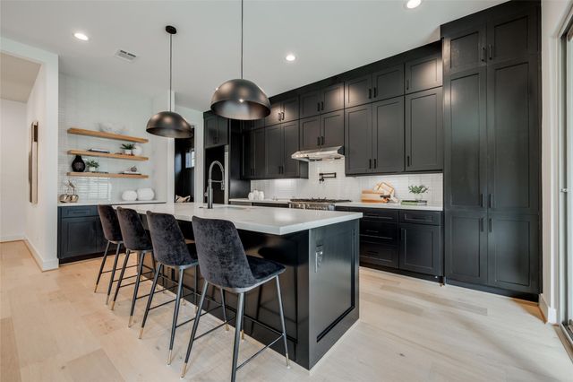 920 E 25th Street, Houston, TX 77009