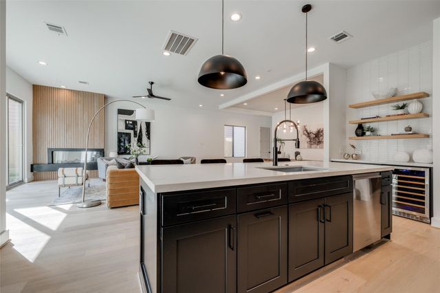 920 E 25th Street, Houston, TX 77009