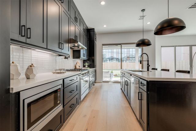 920 E 25th Street, Houston, TX 77009