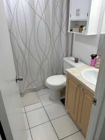 405 S Pine Island Road 213D, Fort Lauderdale, FL 33324