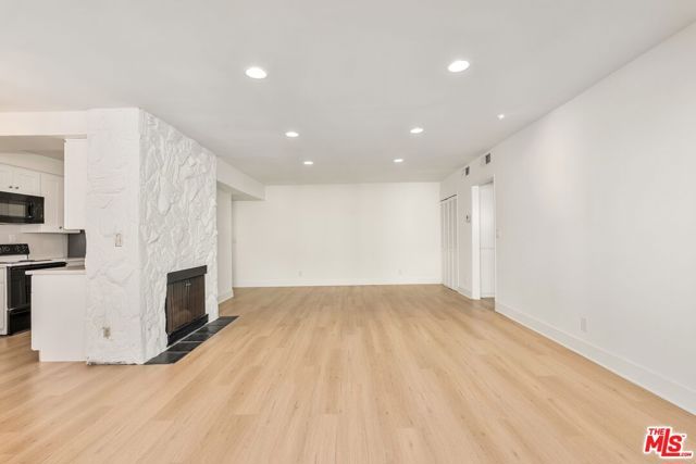 1262 S Barrington Avenue 204, Los Angeles, CA 90025