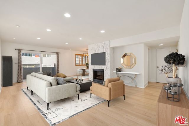 1262 S Barrington Avenue 204, Los Angeles, CA 90025