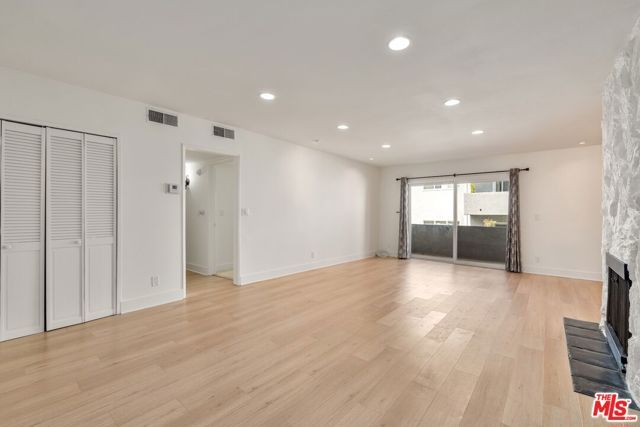 1262 S Barrington Avenue 204, Los Angeles, CA 90025