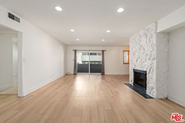 1262 S Barrington Avenue 204, Los Angeles, CA 90025