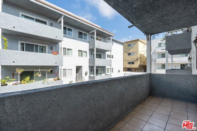 1262 S Barrington Avenue 204, Los Angeles, CA 90025