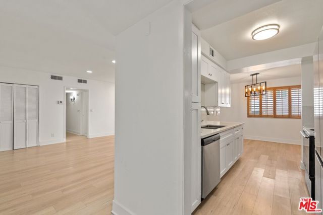 1262 S Barrington Avenue 204, Los Angeles, CA 90025