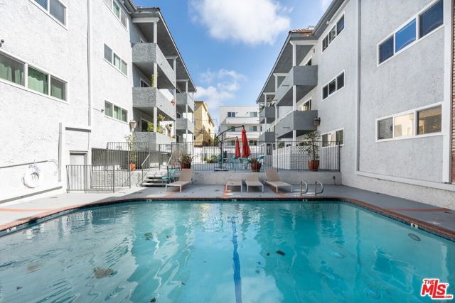 1262 S Barrington Avenue 204, Los Angeles, CA 90025