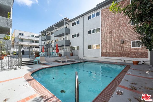 1262 S Barrington Avenue 204, Los Angeles, CA 90025