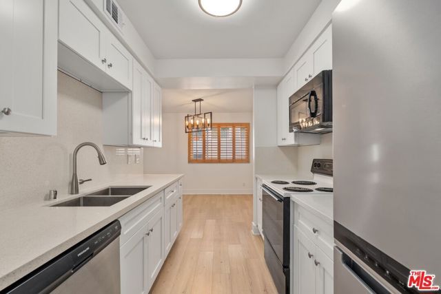 1262 S Barrington Avenue 204, Los Angeles, CA 90025