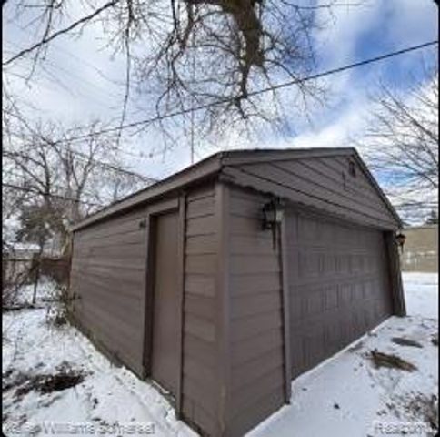 21415 Woodside Avenue, Ferndale, MI 48220