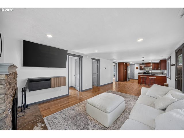 768 BROWNING Ave S, Salem, OR 97302