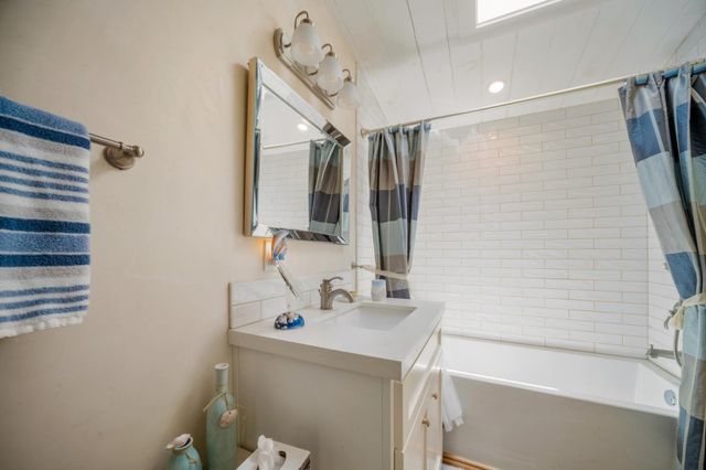 35 Wellings Place, Monterey, CA 93940