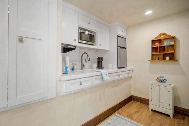 35 Wellings Place, Monterey, CA 93940