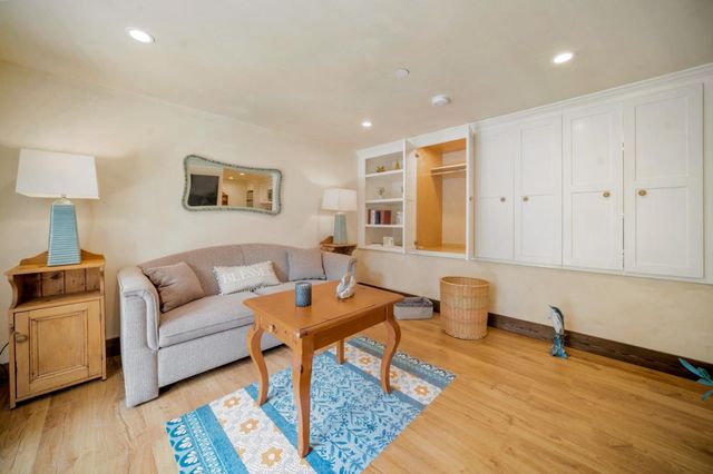 35 Wellings Place, Monterey, CA 93940