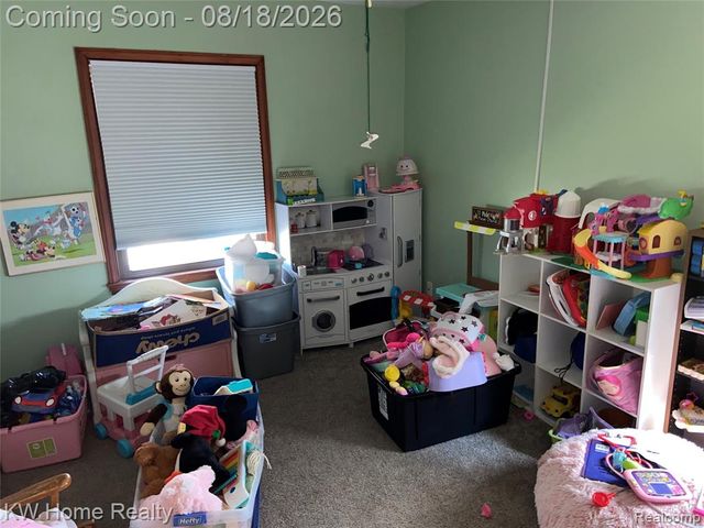 18550 Beechwood Street, Roseville, MI 48066