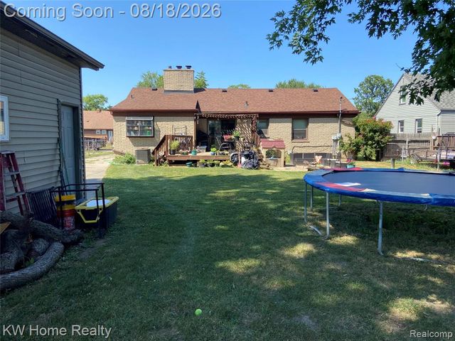 18550 Beechwood Street, Roseville, MI 48066
