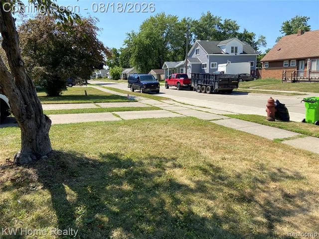 18550 Beechwood Street, Roseville, MI 48066