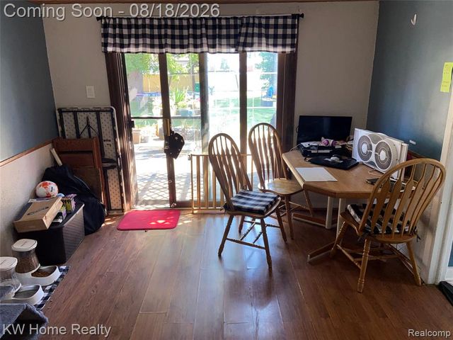 18550 Beechwood Street, Roseville, MI 48066