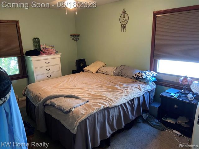 18550 Beechwood Street, Roseville, MI 48066