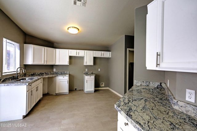 8966 E Fairway Groves Drive, Tucson, AZ 85730