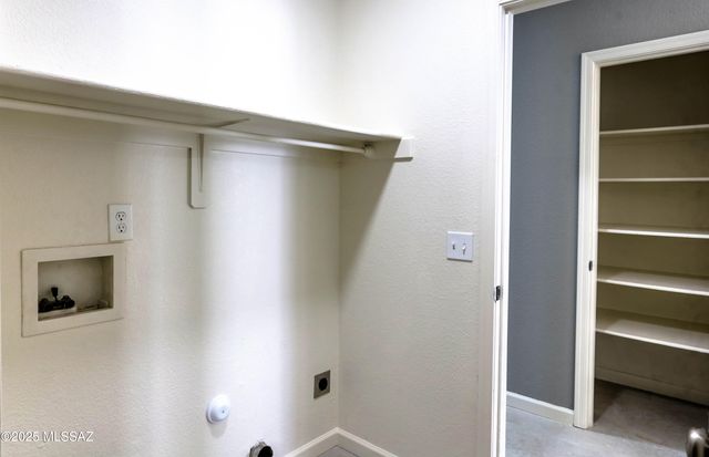 8966 E Fairway Groves Drive, Tucson, AZ 85730