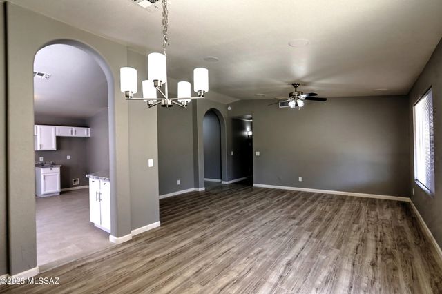 8966 E Fairway Groves Drive, Tucson, AZ 85730