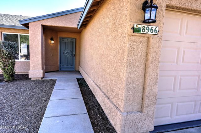 8966 E Fairway Groves Drive, Tucson, AZ 85730
