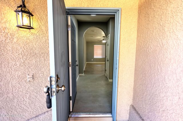 8966 E Fairway Groves Drive, Tucson, AZ 85730