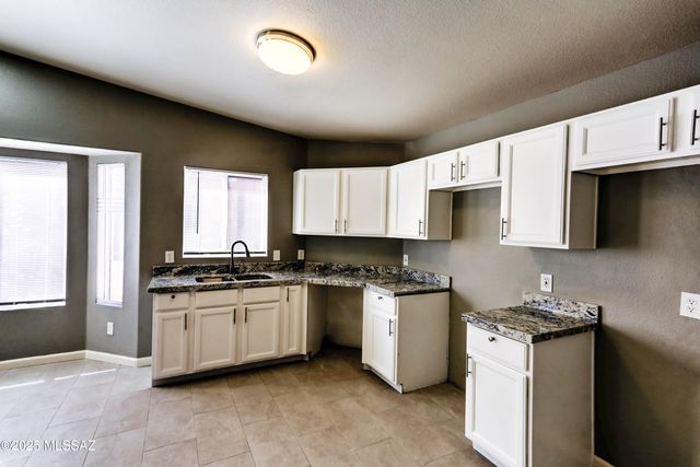 8966 E Fairway Groves Drive, Tucson, AZ 85730