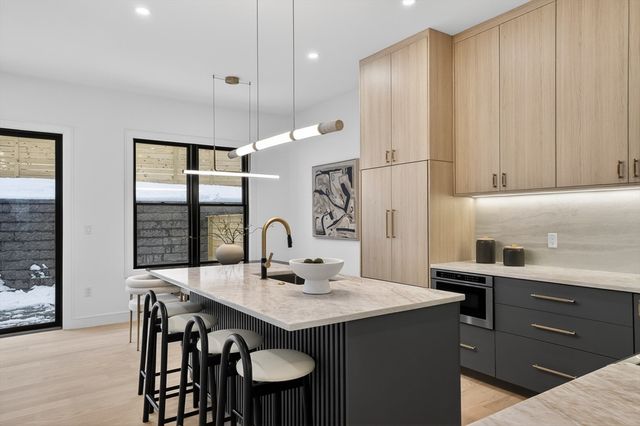 82-84 East Side Pkwy 82, Newton, MA 02458