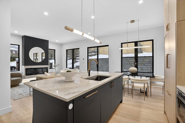 82-84 East Side Pkwy 82, Newton, MA 02458
