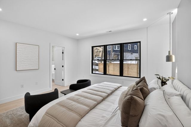 82-84 East Side Pkwy 82, Newton, MA 02458